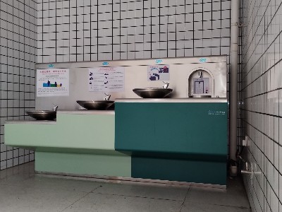 學校新添戶外飲水臺，助力學子健康成長